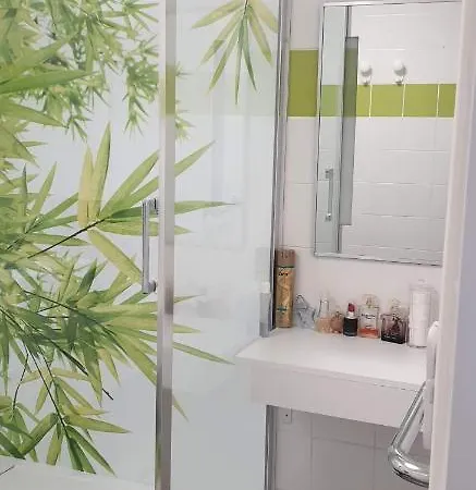 D'hotes Chez Pat Et Nanou 住宿加早餐酒店 锡富尔勒普拉日