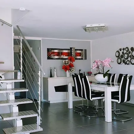 D'hotes Chez Pat Et Nanou 住宿加早餐酒店 锡富尔勒普拉日